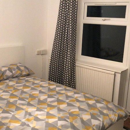 2 Bedroom Garden Apartment Cheltenham Eksteriør billede